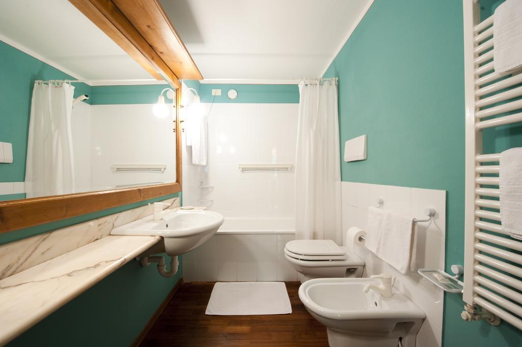 Holidays Dolomiti Apartment Resort Carisolo Kültér fotó