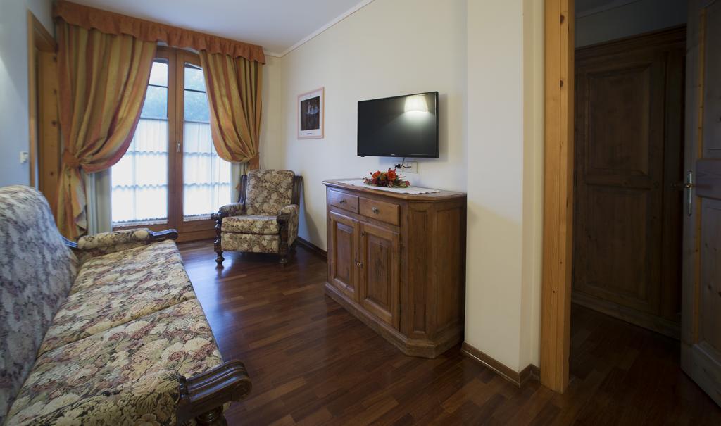 Holidays Dolomiti Apartment Resort Carisolo Kültér fotó