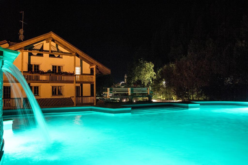 Holidays Dolomiti Apartment Resort Carisolo Kültér fotó