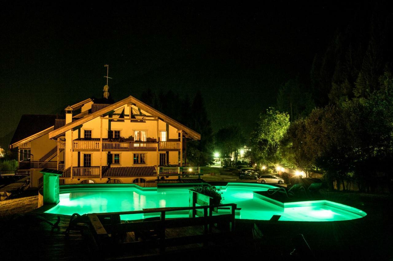 Holidays Dolomiti Apartment Resort Carisolo Kültér fotó