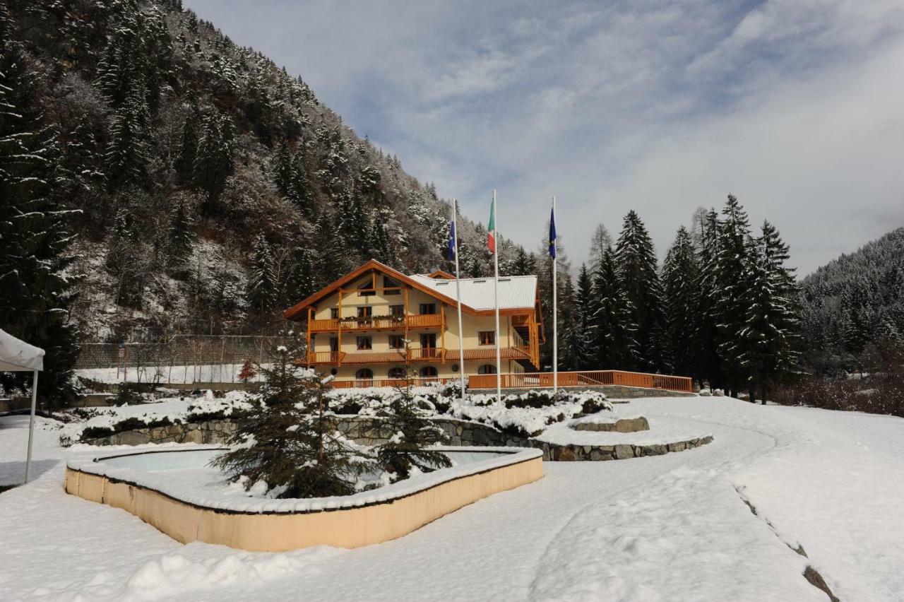 Holidays Dolomiti Apartment Resort Carisolo Kültér fotó