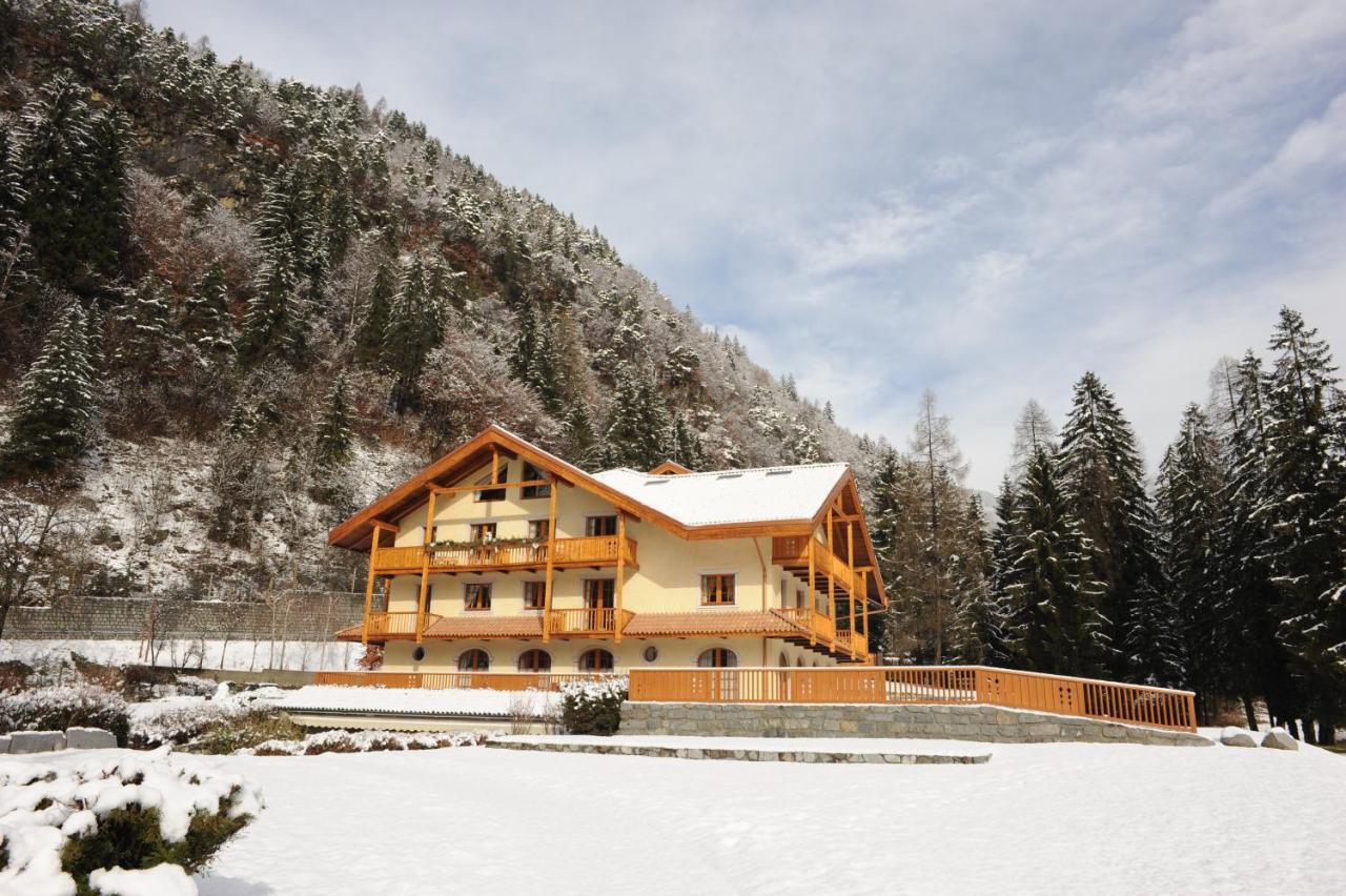 Holidays Dolomiti Apartment Resort Carisolo Kültér fotó